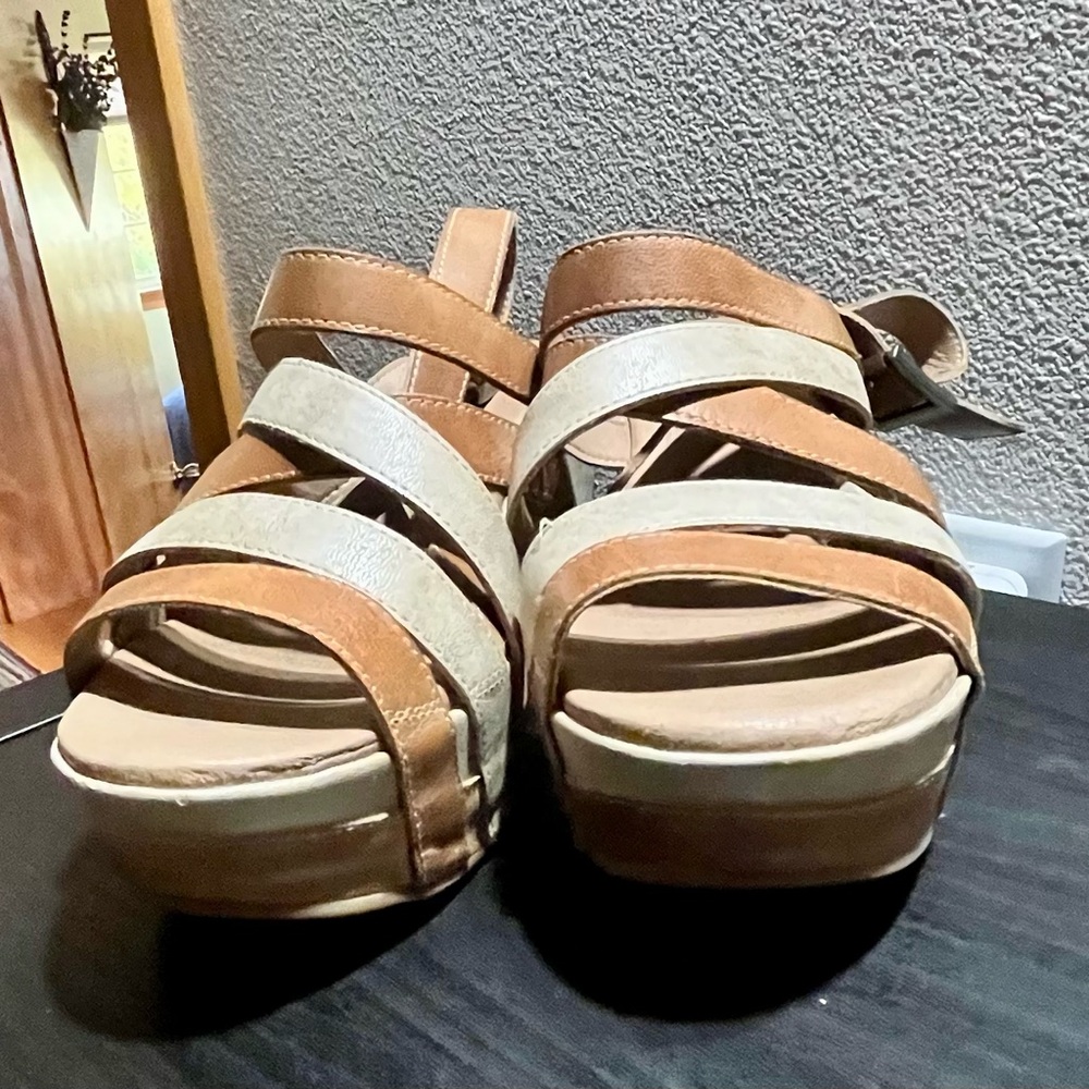 Antelope Brown and Cream Strappy Sandals